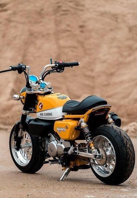 Moto Bobber, Nine T Bmw, Adventure Bike Motorcycles, Mini Motorbike, Ducati 749, Vintage Honda Motorcycles, Honda Monkey, Cafe Racer Design, Cafe Racer Magazine