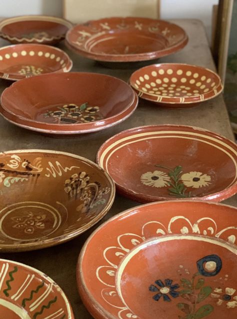 Mexican Clay Plates, Mexican Tableware, Aesthetic Plates And Bowls, Mexican Artesania, Mexican Pottery Designs, Clay Kitchenware, Mexican Plates, Terracotta Decor, Ceramics Pottery Bowls