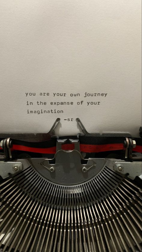 Writing Machine, Typewriter Art, Aesthetic Grunge Tumblr, Illustrator Inspiration, Machine Photo, Closer Quotes Movie, Quotes And Notes, Instagram Frame, Aesthetic Photography Grunge