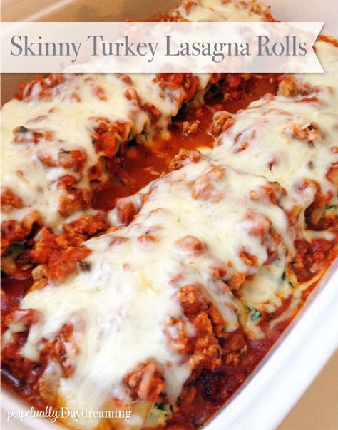 Skinny Turkey Lasagna Roll Ups || Perpetually Daydreaming Lasagne Roll Ups, Turkey Lasagna, Lasagna Roll Ups, Lasagna Roll, Lasagna Rollups, Spinach Lasagna, Lasagna Rolls, Roll Ups, Lasagna Recipe