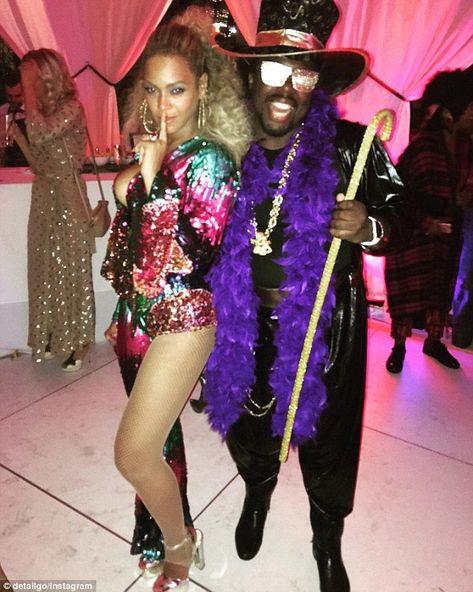 Turn it down! Police visited Beyonce's Soul Train-themed 35th birthday bash in New York after noise complaints early on Tuesday morning; she is seen with a music producer pal Detail Beyonce Birthday Party, Soul Train Fashion, Soul Train Party, Beyonce Birthday, On Air Radio, King B, Birthday Party Outfit, Blue Ivy Carter, Party Outfit Ideas