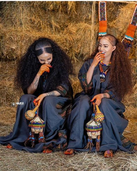 Wollo Amhara dresses Wollo Amhara Traditional Dress, Tigray Dress, Ethiopia Aesthetic, Ethiopia Culture, Habesha Clothes, Hebrew Culture, Eritrean Culture, Amhara Culture, Navi Oc