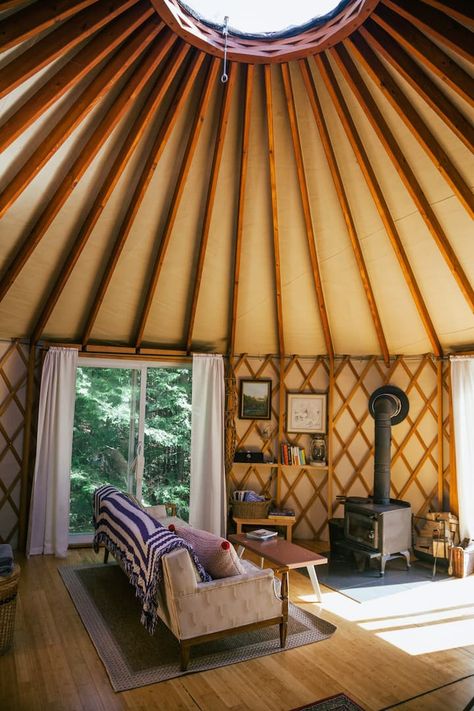 Luxury Yurt Interior, Yurt Interior Design Inspiration, Yurt Aesthetic, Yurt Living Interior Design, Yurt Interior Design, Yurt Exterior, Yurt Bathroom, Yurt Loft, Yurt Inspiration