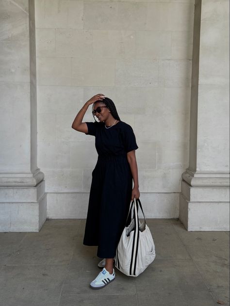 Minimalist Outfits Women Minimal Chic, Black Maxi Dress Outfit Ideas, Minimal Spring Outfit, Minimal Chic Summer, Maxi Dress Outfit Ideas, Minimalist Fits, Minimalist Outfits Women, Black Maxi Dress Outfit, Black Summer Dress