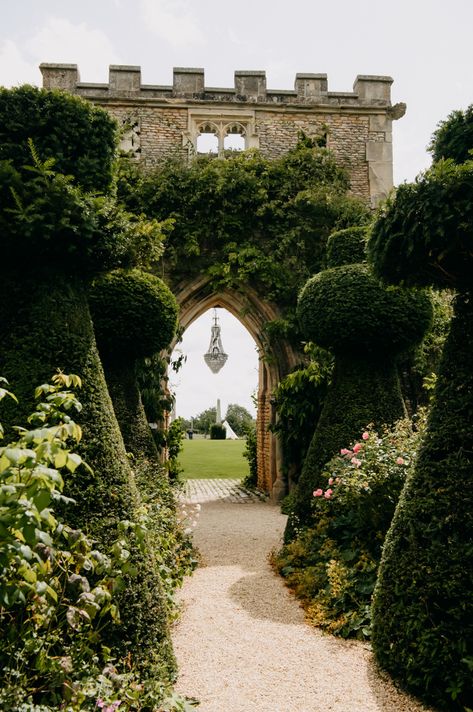 Euridge Manor summer wedding - London Wedding Photographer Wedding Manor House, Euridge Manor Wedding, Euridge Manor, Uk Wedding Venues, English Countryside Wedding, Champagne Pour, Manor House Wedding, Drinks Reception, English Country Weddings