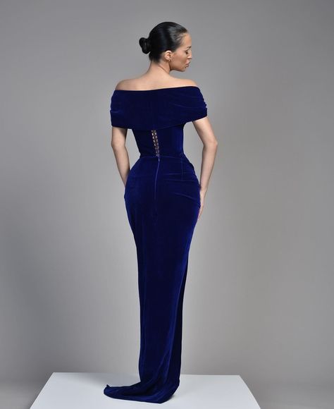 Dress For Red Carpet, Boujee Dresses, Royal Blue Evening Dress, Dresses Off Shoulder, Velvet Dress Long, Floor Length Prom Dresses, Blue Evening Dresses, Navy Blue Wedding, Angel Numbers