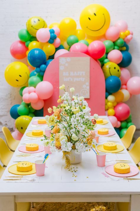 The Happiest Smiley Face Party to Brighten Your Day! – Beijos Events Smiley Face Party, Girls Birthday Party Themes, Happy Smiley Face, Emoji Party, Colorful Balloons, Happy Party, 1st Birthday Party, July Party, 9th Birthday