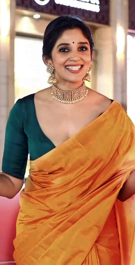 Nyla Usha Saree, Nyla Usha, Interceptor 650, Money Images, Glam Photoshoot, Yellow Saree, Women Photography, Men Stylish Dress, Malayalam Actress