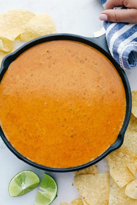 Chili’s Copycat Skillet Queso Skillet Queso Recipe, Skillet Queso, Hormel Chili, Super Easy Appetizers, Avocado Egg Rolls, Queso Recipe, The Recipe Critic, Recipe Critic, Mexican Spices