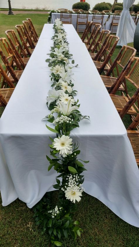 Low Height Table Centerpiece Ideas, Wedding Table Garland Flowers, Flower Table Garland, Garland Centerpiece Wedding, Long Table Wedding Centerpieces, Table Garland Wedding, Long Table Centerpieces, Wedding Table Garland, Table Garland