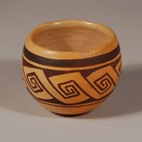 Hopi Pottery Designs, Rwanda Art, Pueblo Designs, Anasazi Pottery, Hopi Pottery, Paint Garden Pots, African Pottery, Southwest Pottery, Native Pottery