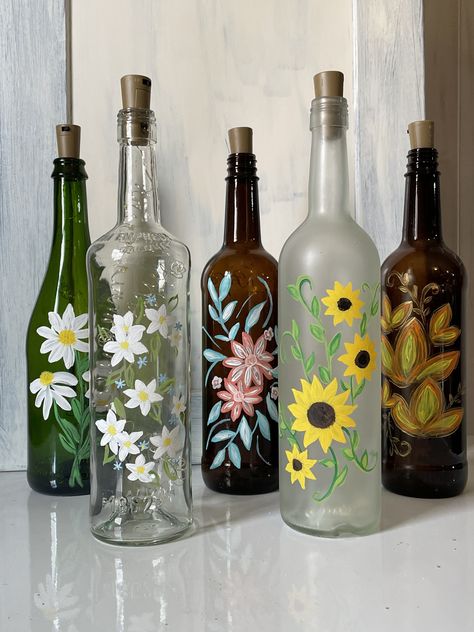 Black Glass Bottle Painting, Wine Bottle Vase Diy, Glass Bottle Painting Aesthetic, Painted Bottles Ideas, Group Crafts For Women, Wine Bottle Vases, Painting Glass Jars, Glass Bottle Diy, Glass Bottles Art