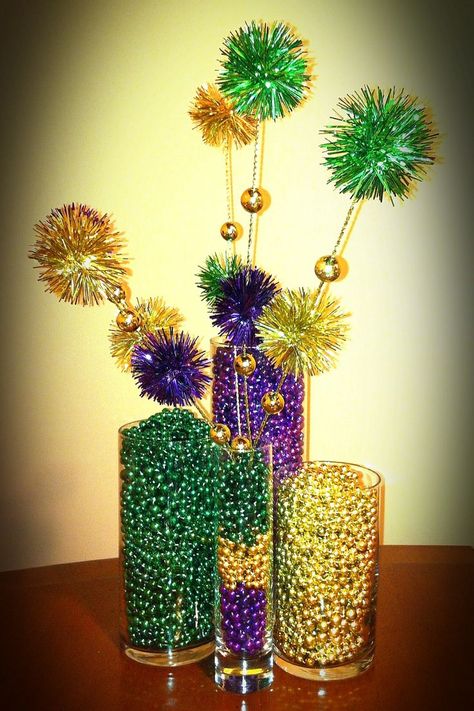 Mardi Gras Centerpieces Diy, Wine Glass Diy, Mardi Gras Diy, Mardi Grad, Mardi Gras Party Ideas, Mardi Gras Birthday, Mardi Gras Party Decorations, Madi Gras, Mardi Gras Theme