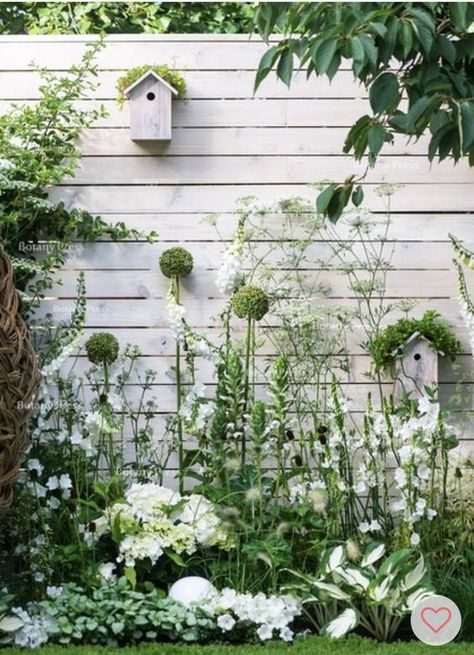 Cottage Garden Design, Moon Garden, The Secret Garden, Creative Gardening, Backyard Garden Design, White Gardens, Small Garden Design, Garden Cottage, Back Garden