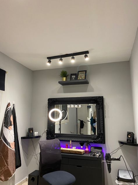 Barber Mirror Ideas, Shed Barbershop Ideas, Barber Setup At Home, Home Barber Shop Ideas, Barber Setup, Small Barbershop Design Interior, Barber Studio Ideas, Home Barbershop, Barbershop Design Interior