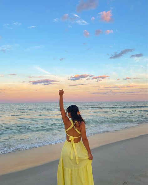 beach sunset, beach dress, sunset photo, yellow dress, maxi dress, sunset pics, summer photo, summer outfit Yellow Beach Dress, Beach Dress Outfit, Head Aesthetic, Vacation Poses, Sunset Beach Pictures, Photo Yellow, Beach Girl Aesthetic, Beach Dress Summer, Yellow Maxi Dress