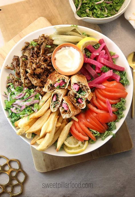 Shawarma Platter Ideas, Shawarma Ideas, Shawarma Platter, Chicken Shawarma Sandwich, Ramadan Campaign, Beef Shawarma, Shish Tawook, Arab Food, Moms 60th