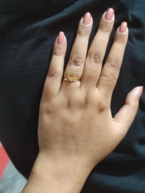 Finger Rings Gold Indian, Finger Gold Ring, Coffee Template, Guest Hairstyles, Ladies Design, Wedding Flower Jewelry, Sms Language, Gold Finger Rings, Rose Gold Engagement Ring Vintage