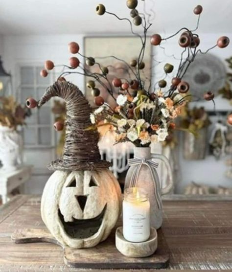 30 Halloween Decor Farmhouse Style Which Are Minimal And Neutral - RecipeMagik Halloween Decor Farmhouse, Halloween Summer, Farmhouse Halloween, Adornos Halloween, Fall Thanksgiving Decor, Fall Tablescapes, Fall Halloween Crafts, Halloween Displays, Summer Ideas