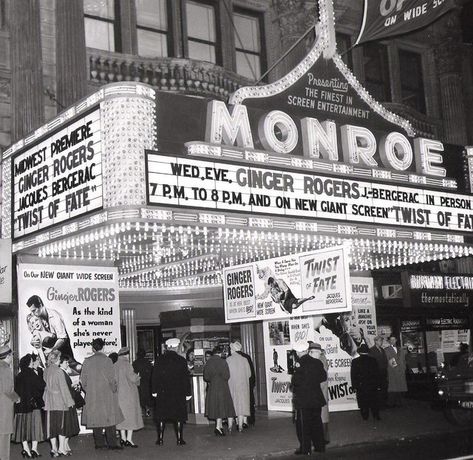 Vintage Movie Theater, Movie Marquee, Hooray For Hollywood, Chicago Photos, Academy Awards, Awards Ceremony, Old Movies, Movie Theater, Vintage Movies