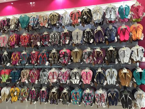 Nana Shoes, Best Bicep Workout, Ipanema Flip Flops, Shoe Store Design, Bicep Workout, Grocery Store Design, Shoe Rack Living Room, Store Ideas, Shoe Display