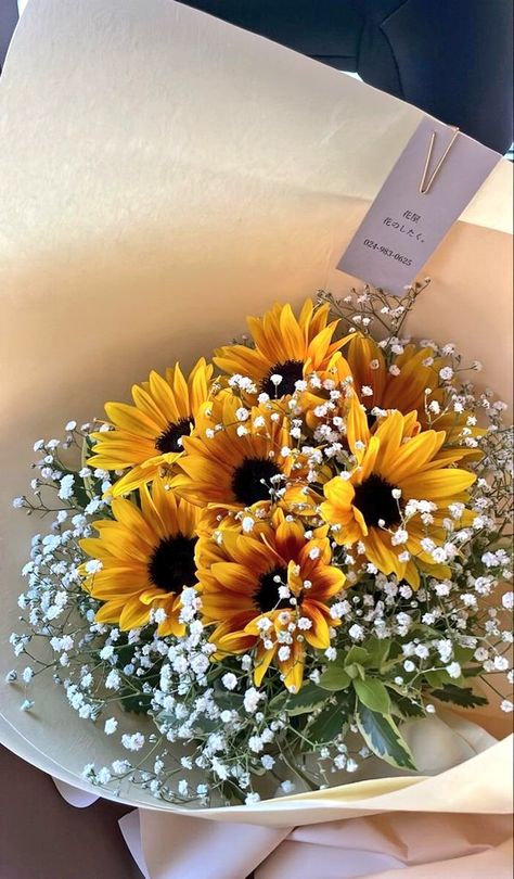 Sunflower Bouquet Aesthetic Wedding, Real Sunflower Bouquet, Sunflower Bouquet Aesthetic, Sunflower Bouquet Gift, Bouquet Of Flowers Aesthetic Yellow, Bouquet Sunflower Aesthetic, Gift Snap, Bouquet Sunflower, Flowers Sunflowers