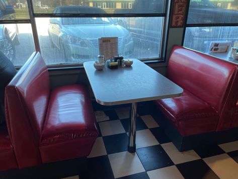 Diner Aesthetic Waitress, Diner Drawing Reference, Sitting In Diner Booth Reference, Small Town Diner Aesthetic, Diner Breakfast Aesthetic, Diner Reference, Old Diner Aesthetic, Diner Aesthetic Photoshoot, Vintage Diner Aesthetic