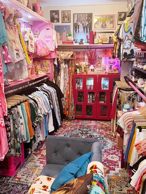 Maximalist Closet, Home Dressing Room, Dream Dressing Room, Eclectic Closet, Maximalist Home, Girly Bags, Pretty Room, Dream Living, Master Closet