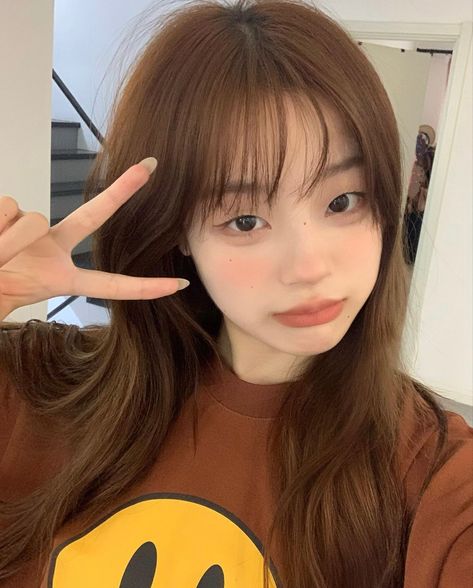 Beautiful Monster, Korean Hair Color, Korean Face, Long Brown Hair, Uzzlang Girl, Fluffy Hair, Aesthetic Iphone, Hair Inspo Color, Korean Hairstyle