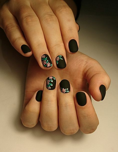 Short Black Nails With Flowers, Floral Black Nails, Black And Floral Nails, Short Nails Black Design, Black Nails With Flowers, Black Floral Nails, Leo Style, Sweater Nails, Butterflies Flowers