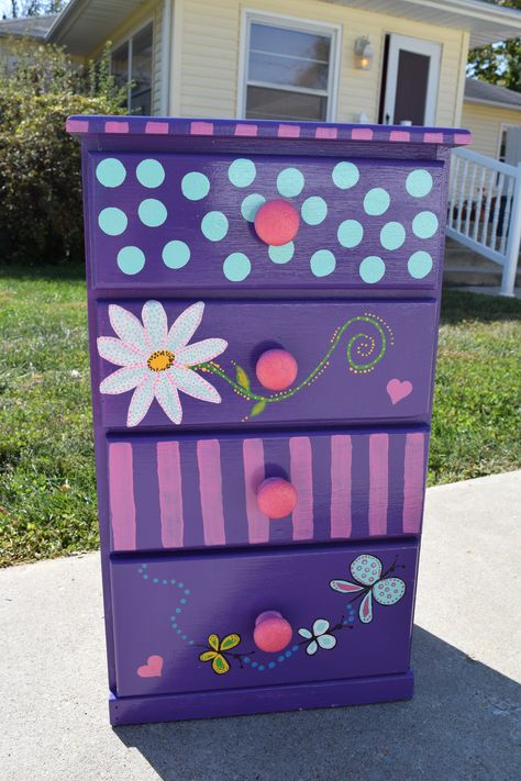 childs hand painted nightstand butterflies and flowers Hand Painted Furniture Nightstands, Hippie Furniture, Painted Nightstand, Painting Kids Furniture, Whimsical Painted Furniture, Dresser Ideas, Whimsical Furniture, Painting Kids, Kids Deco