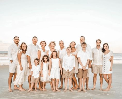 White Outfits Photoshoot Family, White Family Photo Outfits Beach, Beach Family Photos White And Khaki, Family Matching Beach Outfits, Beach Family Outfits Picture Ideas, Beach Outfit For Family Pictures, Beach Outfit Pictures Family Portraits, Family Pictures Wearing White, Big Family Pictures Outfits