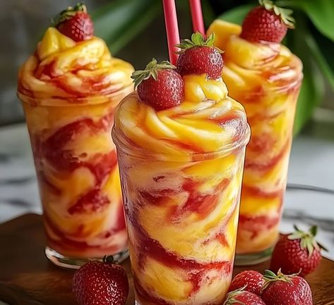 Pineapple Slush, Strawberry Slush, Free Fall Printables, Wine Slushie, Martha Stewart Recipes, Pineapple Strawberry, Strawberry Juice, Healthy Changes, Frozen Pineapple