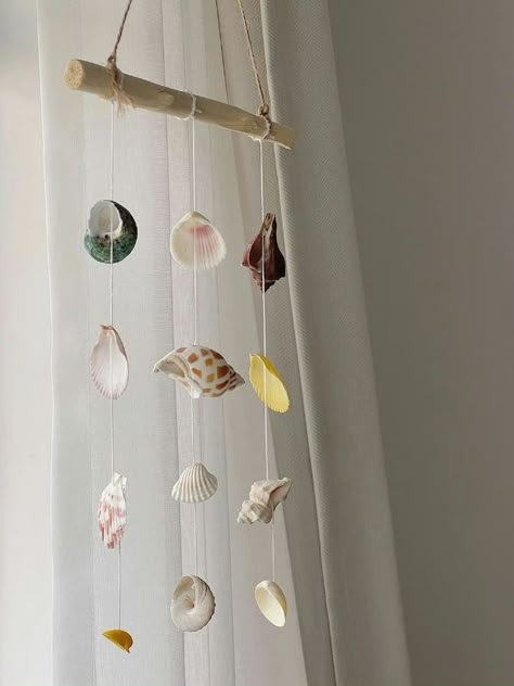 Diy Ocean Decor Bedroom, Shell Curtain, Ocean Room Decor, Seashell Art Diy, Beach Room Decor, Ocean Room, Beachy Room, Shell Crafts Diy, Beach Room