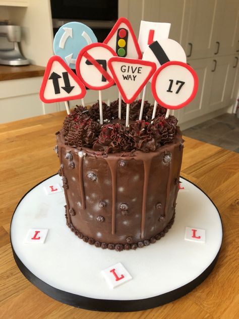 New Driver Cake Ideas, Driver License Cake, Learner Driver Cake, Driving License Cake, New Driver Cake, 17th Birthday Cake Boy, Farewell Cake, Birthday Cupcakes Boy, Present Cake