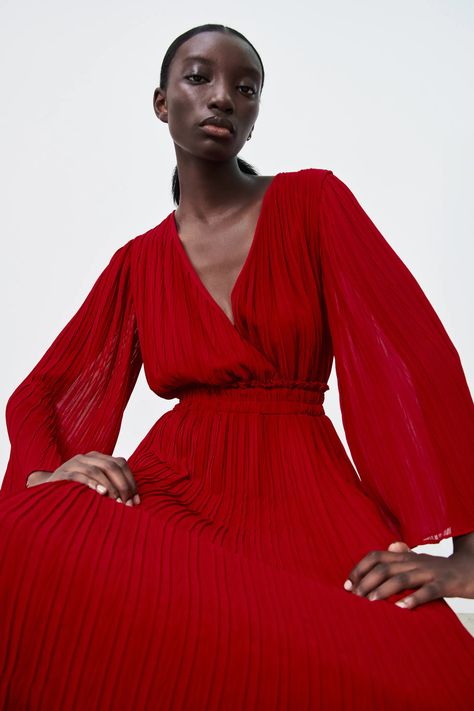 Classic Red: Zara Pleated Midi Dress Red Dress Midi, Zara Red Dress, Plisse Dress, Boho Jumpsuit, Dress Zara, Large Dress, Pleated Midi Dress, Basic Dress, Chiffon Skirt