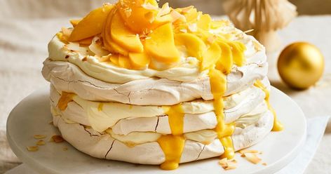 Give your classic pav a tropical twist Mango Pavlova, Chocolate Christmas Pudding, Mango Curd, Gluten Free Christmas Recipes, Favorite Christmas Desserts, Christmas Ice Cream, Mango Dessert Recipes, Mango Dessert, Gluten Free Christmas