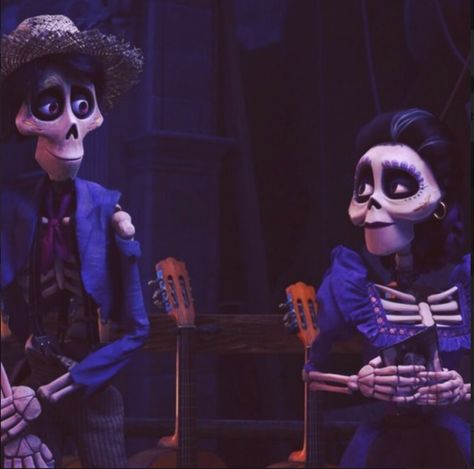 Hector and Imelda smiling at each other after their romantic embrace from Coco Coco Imelda And Hector, Hector And Imelda, Ships Aesthetic, Coco Film, Fanart References, Coco Art, Disney+ Icon, Disney Coco, Pixar Coco