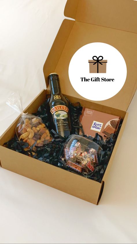 Christmas Gift Baskets Diy, Christmas Gift Hampers, Candy Bouquet Diy, Corporate Christmas Gifts, Gift Subscription Boxes, Budget Friendly Gift, Wine Gift Boxes, Diy Gift Baskets, Christmas Surprise