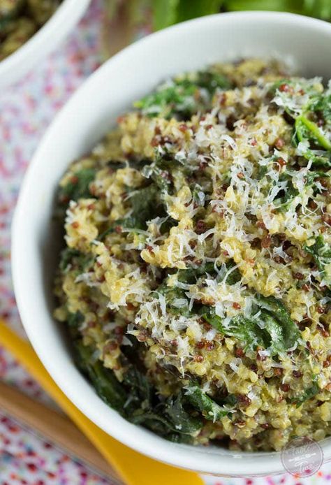 16 High-Fiber Dinners That Are Actually Delicious AF Pesto Quinoa Bowl, High Fiber Dinner, Pesto Quinoa, Spinach Pesto, Table For Two, Quinoa Bowl, Fast Dinners, Idee Pasto Sano, Quick Dinner Recipes