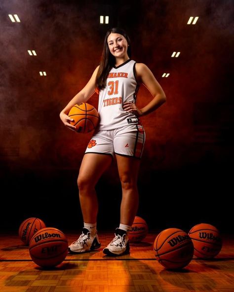 Basketball Photo Shoot Ideas, Individual Basketball Poses, Basketball Picture Poses, Senior Basketball Picture Ideas, Sport Team Photoshoot Ideas, Basketball Pics Ideas, Basketball Pictures Poses Individual, Basketball Photoshoot Ideas Women, Basketball Photo Ideas