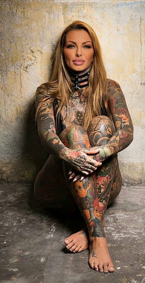 Interesting Tattoos, Woman With Tattoos, Beautiful Tattoos For Women, Tattoed Women, Tattooed Women, Tattoed Girls, Inked Babes, Hot Tattoos, Female Tattoo