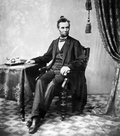 Abraham Lincoln Pictures, Abe Lincoln, Man Bun, American Presidents, Us History, Us Presidents, World Leaders, History Facts, Historical Photos