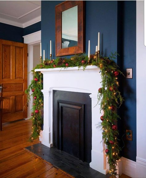 Painted Mantle Ideas, Farmhouse Vernacular, Painted Mantle, Farmhouse Mantle, Farmhouse Victorian, Christmas Victorian, Craftsman Bungalow, Victorian Farmhouse, Farm House Colors