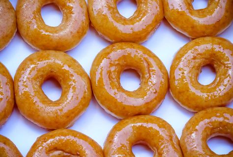 How to Turn Stale Doughnuts Into a New Sweet Treat Donut Recipes, Breakfast Time, Cooking Techniques, How To Turn, Non Alcoholic Drinks, Baking Tips, Sweet Treat, Easy Cooking, Us Foods