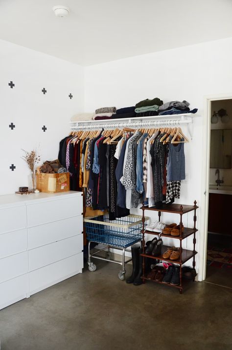 9 Ways to Organize a Bedroom With No Closets | Apartment Therapy Small Space Wardrobe, Open Closet, Deco Studio, Small Closets, No Closet, Apartment Organization, Small Closet, Oakland California, Small Studio