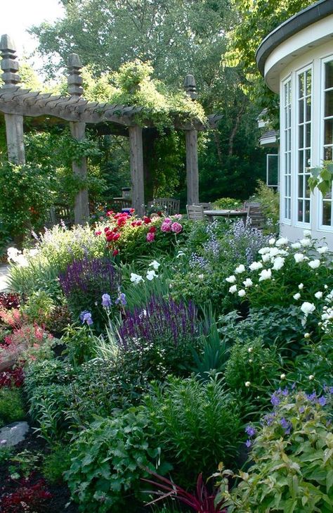 Garden Flowers Perennials, Fine Gardening, Have Inspiration, The Secret Garden, Beautiful Flowers Garden, Garden Borders, Perennial Garden, Gorgeous Gardens, Lush Garden