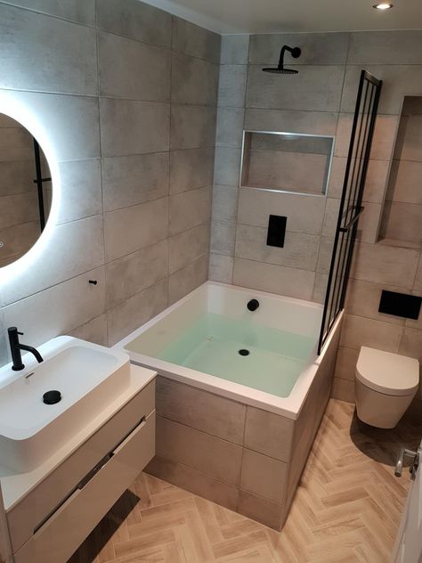 Japanese Soaking Tub Shower Combo, Soaking Tub Shower Combo, Makeover Kamar Mandi, House Bathroom Designs, Bathtub Shower Combo, Deep Tub, Small Bathtub, Japanese Soaking Tubs, Bathroom Tub Shower