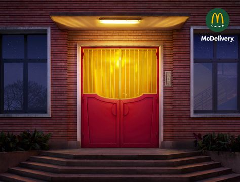 McDonald's: McDonald’s delivers to your door! • Ads of the World™ | Part of The Clio Network Mcdonald French Fries, Urban Apartment, Door Images, Ad Of The World, Suburban House, Outdoor Food, Big Mac, Menu Items, Creative Advertising