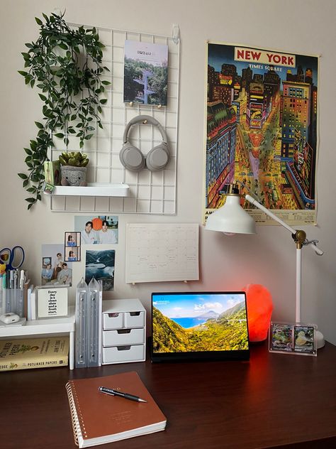 Artsy Desk Aesthetic, Minimalist Study Room Design, Desk Aesthetic Brown, Room Organization Desk, Posters Above Desk, Above Desk Decor Ideas, Desk Inspo Minimalist, Above Desk Ideas, Desk Decor Men